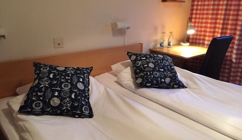 Doppel- oder Zweibettzimmer