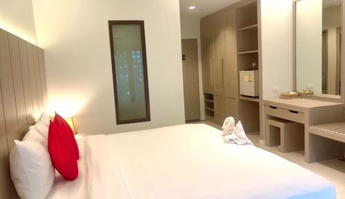 Deluxe Pool View (Double)