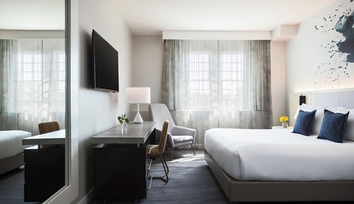 Zimmer, 1 King-Bett (Rain Shower Mobility with Roll In)