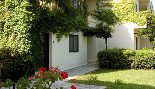 Bungalow, Gartenblick