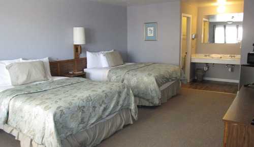 Standard-Doppelzimmer, mit Bad (Double Queen Bed Room)