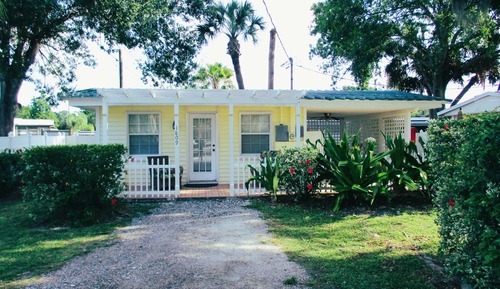 Studio Cottage #1809- No Pets Allowed