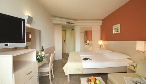 Room for 2+1
