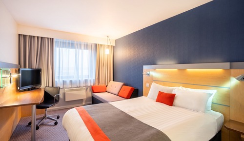 Zimmer, 1 Doppelbett und Schlafsofa