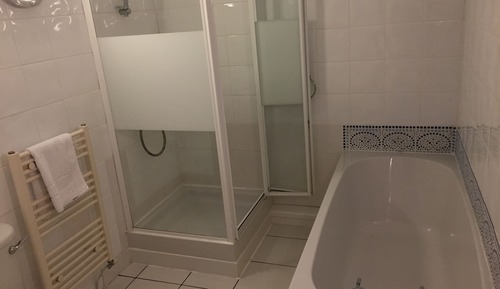 Standard-Zweibettzimmer, mit Bad