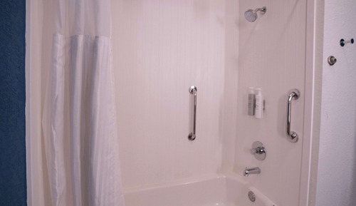 Zimmer, 1 King-Bett und Schlafsofa, barrierefrei (Hearing)