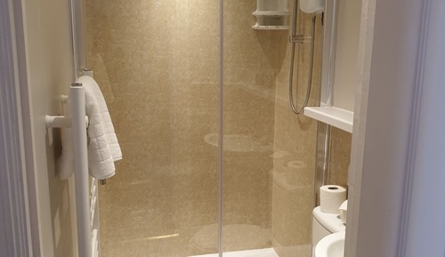 Doppel- oder Zweibettzimmer, mit Bad (Superking)