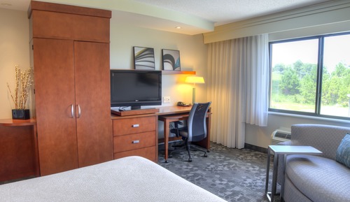 Zimmer, 1 King-Bett und Schlafsofa, Nichtraucher (Mobility/Hearing Access, Transf Shwr)