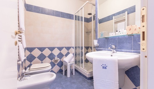 Standard-Doppel- oder -Zweibettzimmer