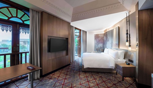 KING JUNIOR LAKEVIEW SUITE