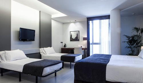 Basic-Vierbettzimmer (2 Adults + 2 Children)