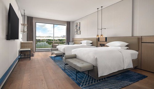 Zimmer, 2 Doppelbetten, Balkon, Seeblick