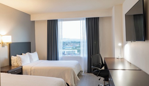 Zimmer, 2 Doppelbetten, Ausblick