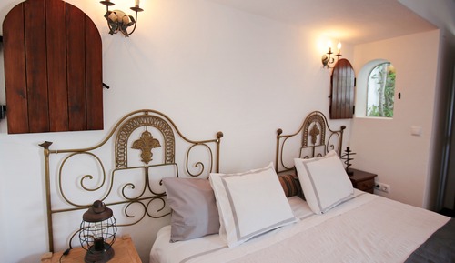Classic-Suite, 1 Queen-Bett, zum Garten hin