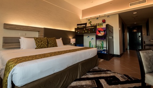 Thistle Family Deluxe (For 2 adults and 2 child)