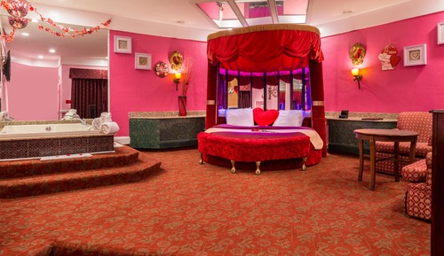 Suite, Whirlpool (Heart Shape Bed & Fireplace)