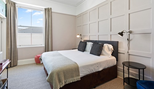 Superior-Doppel- oder -Zweibettzimmer