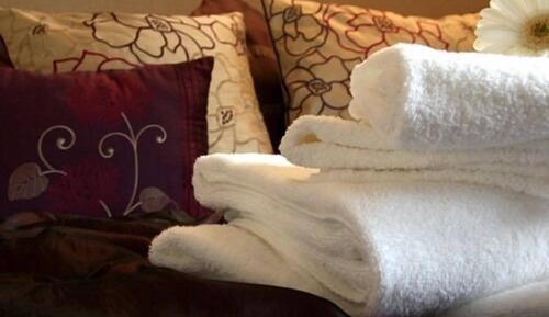 Doppel- oder Zweibettzimmer, mit Bad