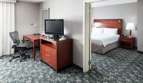 Suite, 1 Schlafzimmer, barrierefrei (1 King Bed, Roll-in shower)