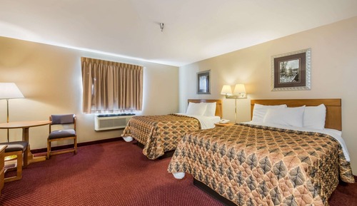 Standardzimmer, 2 Doppelbetten, Nichtraucher (No Pets Allowed)