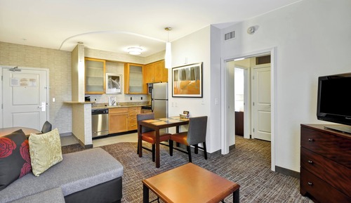 Familien-Suite, 1 King-Bett und Schlafsofa (Hearing Accessible)