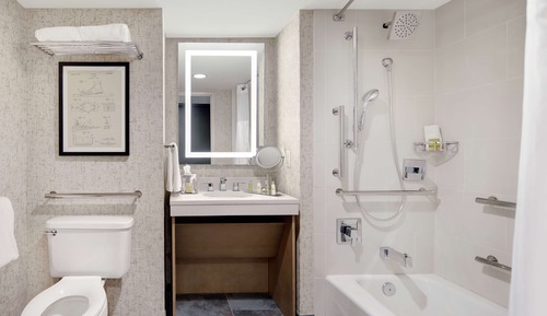 Zimmer, 1 King-Bett, barrierefrei, Badewanne (Mobility)