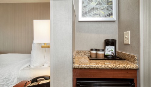 Zimmer, 1 King-Bett und Schlafsofa, Nichtraucher (Hearing Accessible)