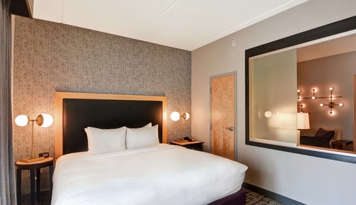 Zimmer, 1 King-Bett, barrierefrei (Roll-In Shower)