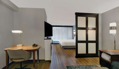 Zimmer, 1 King-Bett (High Floor)