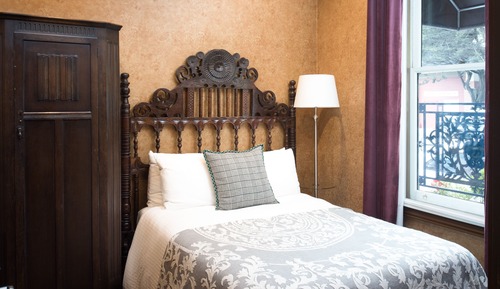Economy-Zimmer (Tiny Double - Street Level Room)