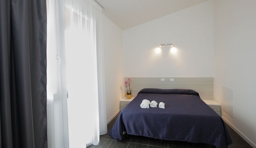 Doppel- oder Zweibettzimmer