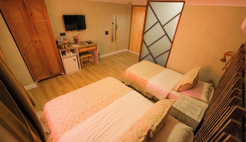 Standard-Dreibettzimmer, Stadtblick