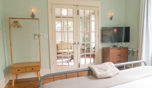 Luxury-Suite, 1 King-Bett, Balkon, Gartenblick (Twin Oaks)