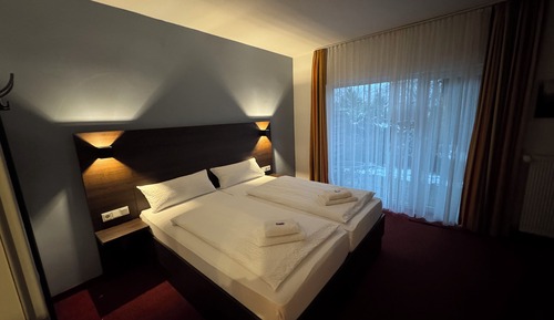 Doppel- oder Zweibettzimmer