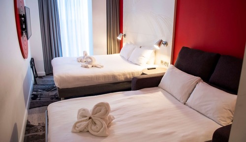 Zimmer, 1 Doppelbett und Schlafsofa