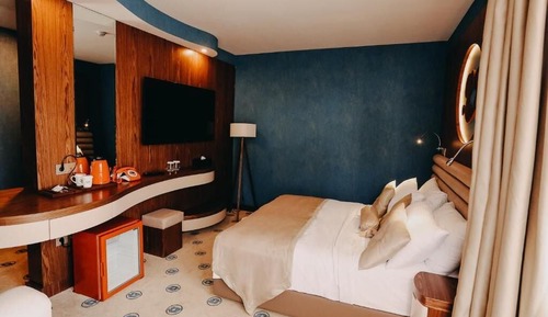 Doppel- oder Zweibettzimmer