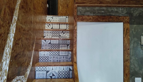 Studio, Zwischengeschoss