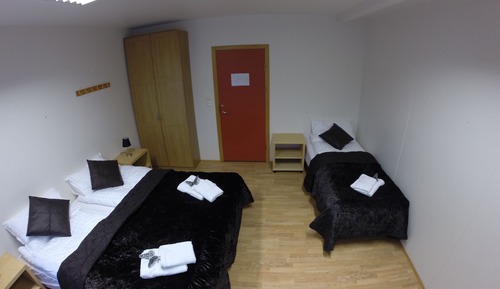 Basic-Dreibettzimmer, Gemeinschaftsbad