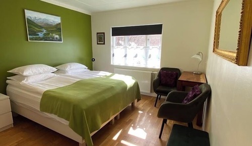 Basic-Doppel- oder -Zweibettzimmer, eigenes Bad