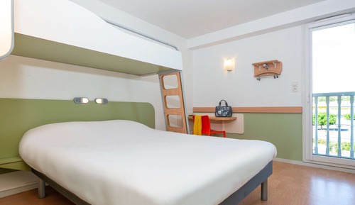 Dreibettzimmer, Mehrere Betten