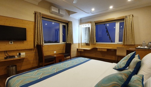 Superior-Zimmer, 1 King-Bett, Talblick