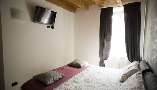 Design-Doppel- oder -Zweibettzimmer