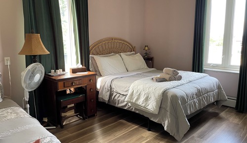 Doppel- oder Zweibettzimmer