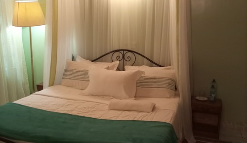 Doppel- oder Zweibettzimmer