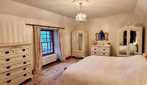Superior-Doppelzimmer, 1 King-Bett, eingeschränkter Meerblick