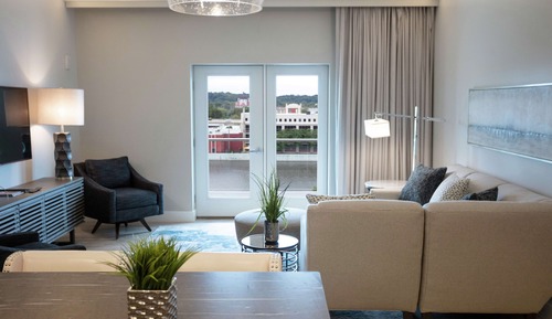 Presidential-Suite, 1 King-Bett