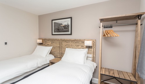 Doppel- oder Zweibettzimmer