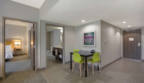 Suite, 1 King-Bett, barrierefrei (Mobility & Hearing, Roll-in Shower)