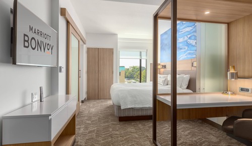 Suite, 1 King-Bett (Hearing Accessible)