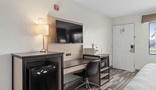 Zimmer, 1 King-Bett, barrierearm, Nichtraucher (Roll-in Shower)